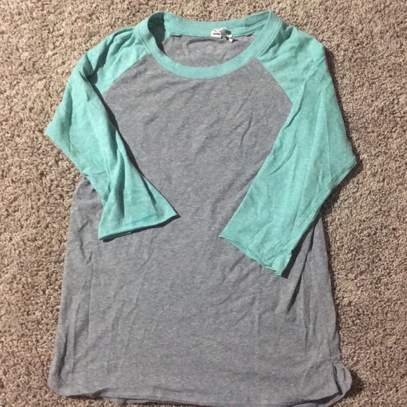 Under Armour Tops - 3/4 UA shirt.